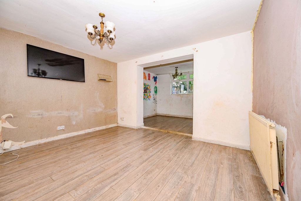 Property photo 2 of 11 Pbox-Img.Jpg