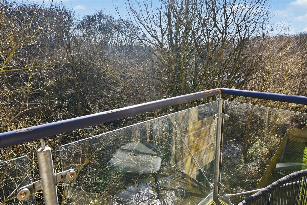 Property photo 3 of 16 Balcony