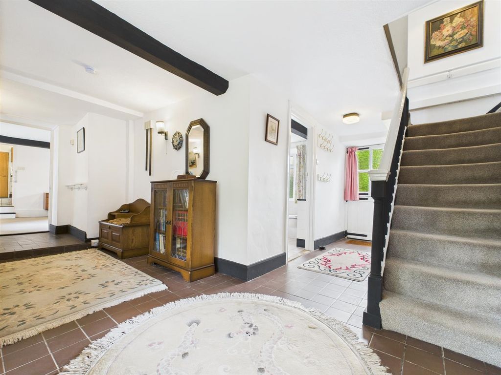 Property photo 3 of 19 Entrance Hall