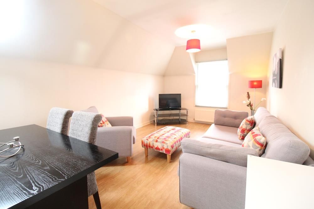 Property photo 3 of 13 Lounge