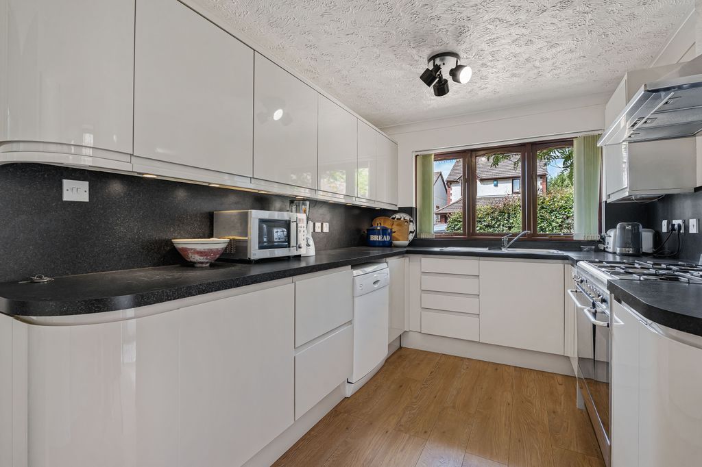 Property photo 2 of 18 Kitchen