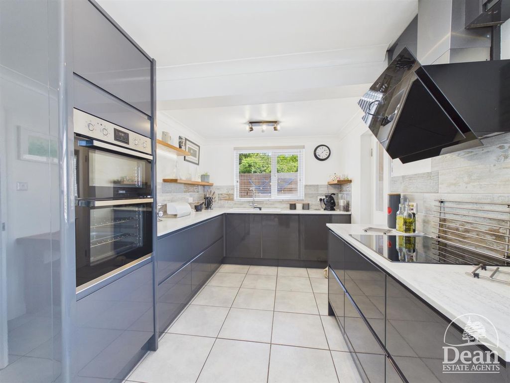 Property photo 3 of 33