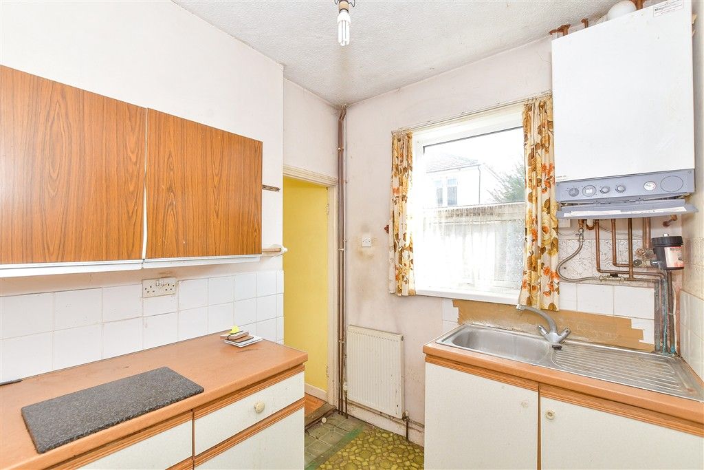 Property photo 3 of 11 Kitchen