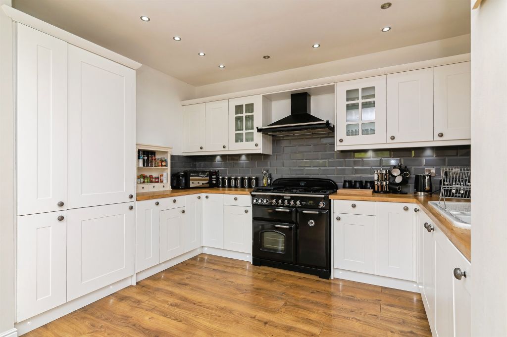 Property photo 3 of 23