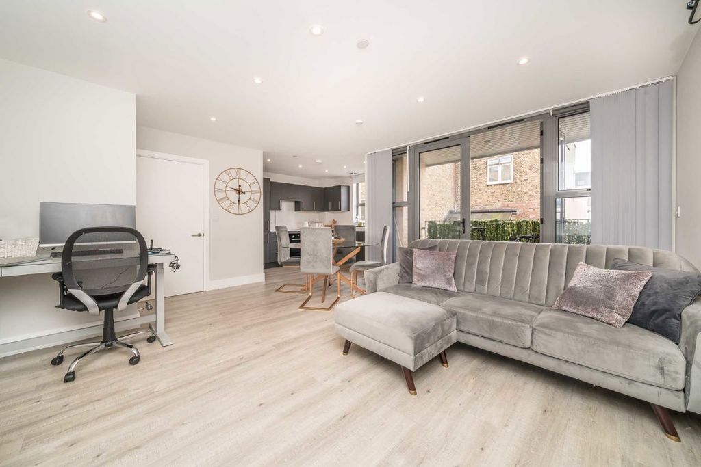 Property photo 2 of 5