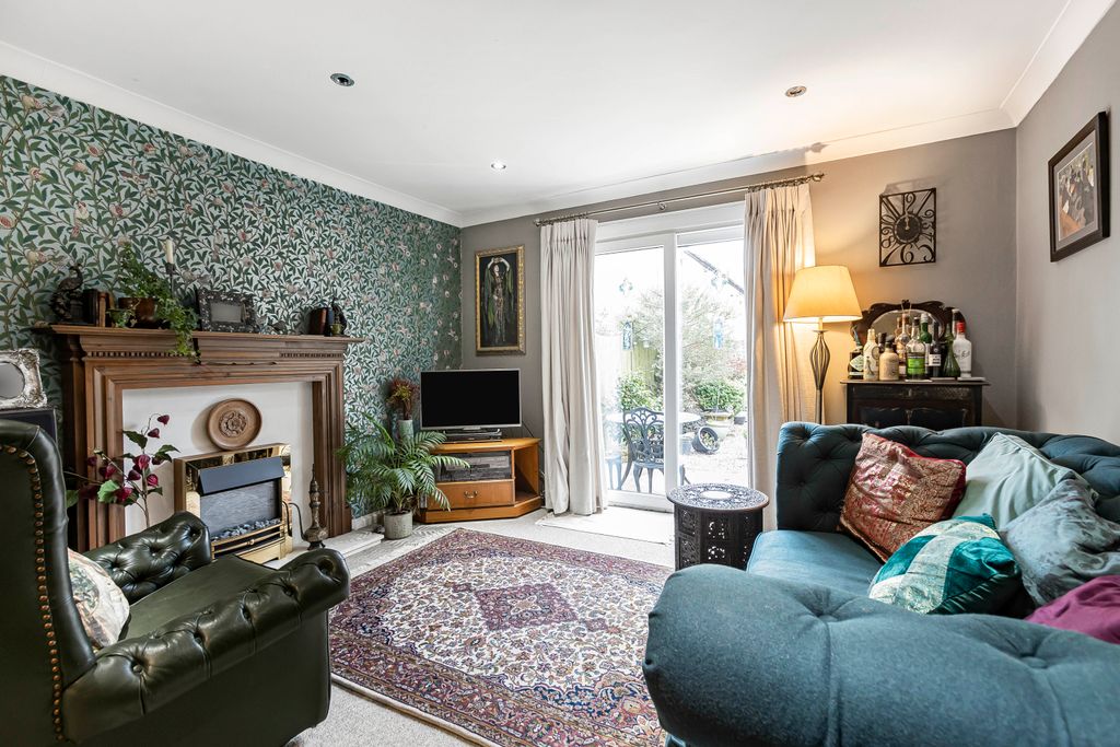 Property photo 2 of 12 Lounge/Diner