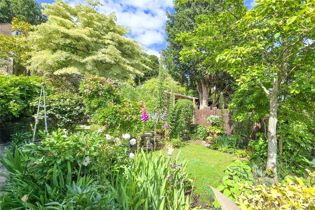 Property photo 2 of 43 Garden