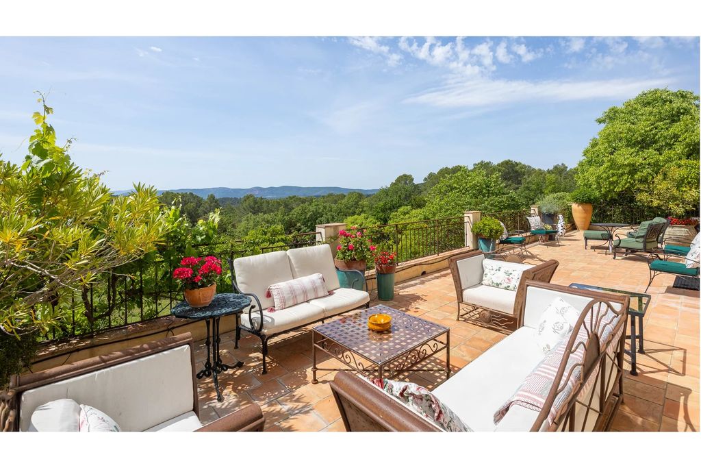 Property photo 3 of 12