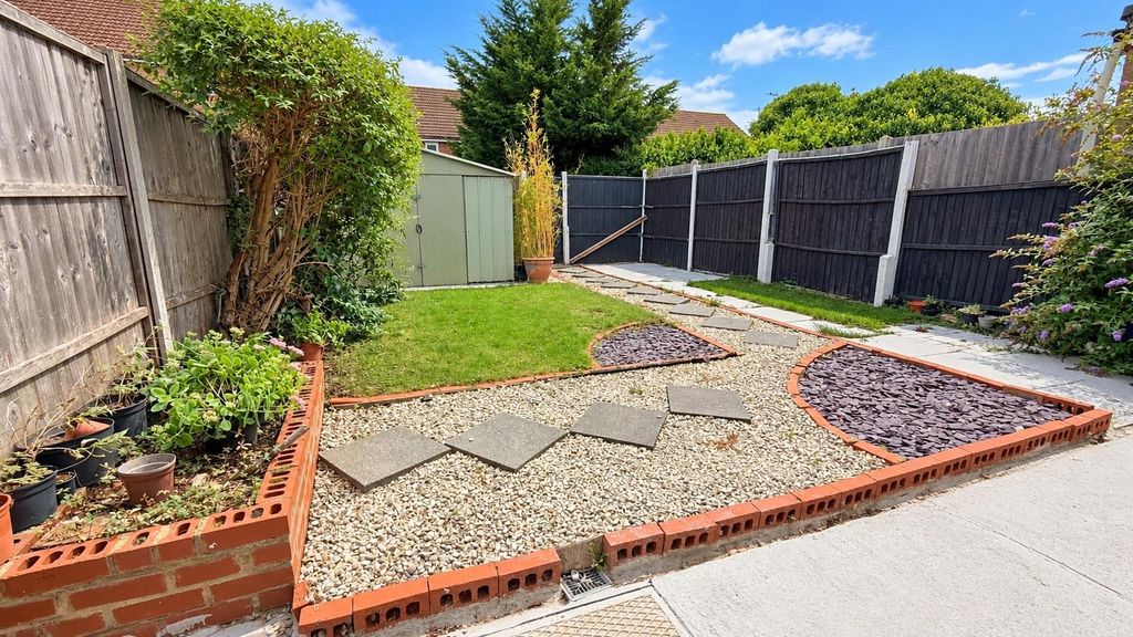 Property photo 3 of 13 Garden.Jpg