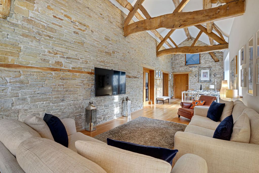 Property photo 2 of 38