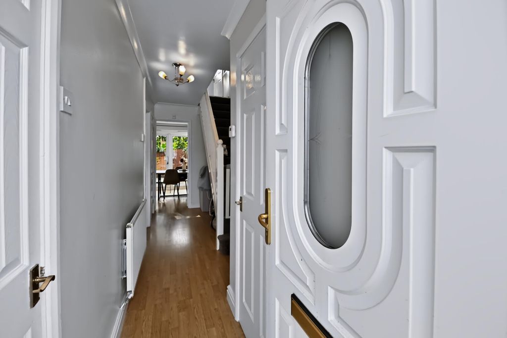 Property photo 3 of 27 Hallway