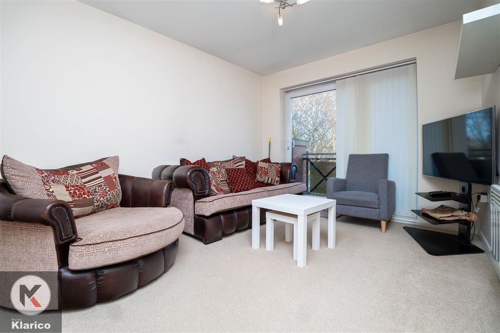 Property photo 2 of 11 Photo-6.Jpg