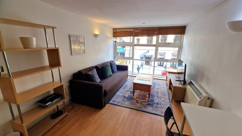 Property photo 2 of 32 Living Room