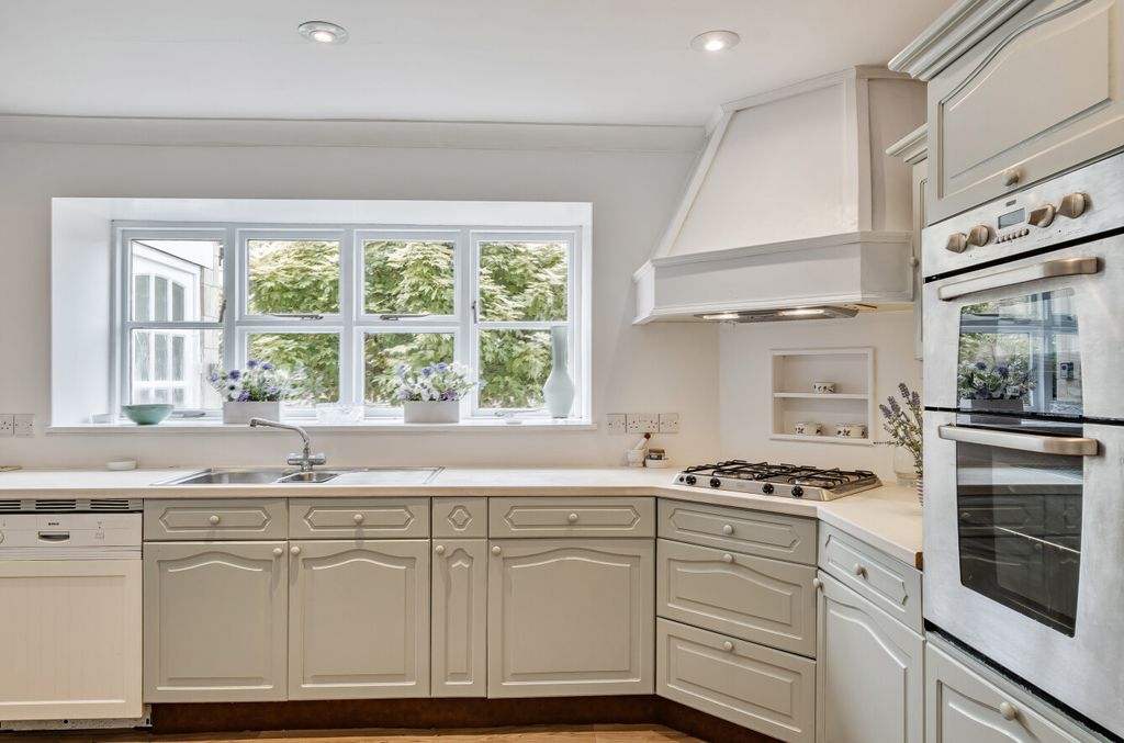 Property photo 3 of 20 Kitchen