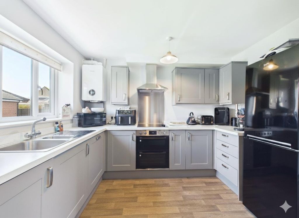 Property photo 3 of 10 Kitchen.Png