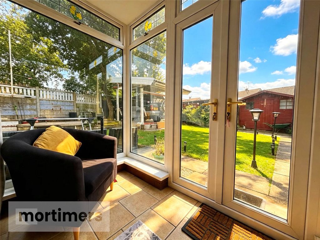 Property photo 3 of 19 Conservatory