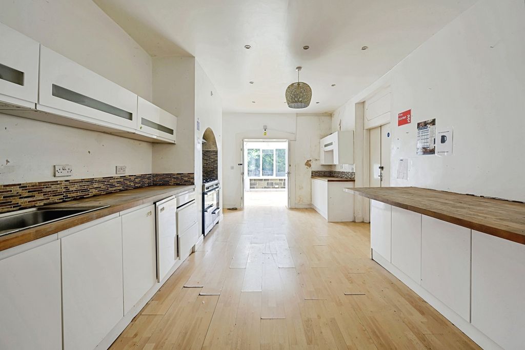 Property photo 3 of 28 Pbox-Img.Jpg