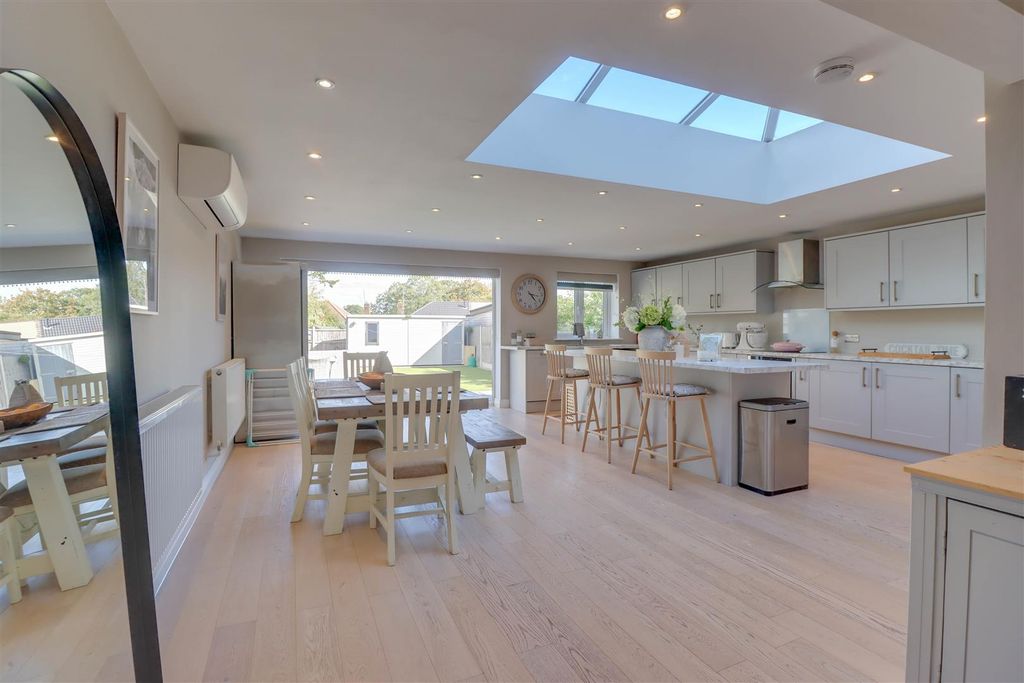 Property photo 2 of 21 6 Lilac Avenue Inside-10.Jpg