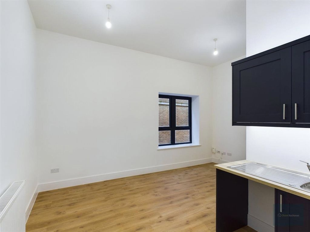 Property photo 2 of 9 Cam03907G0-Pr0052-St