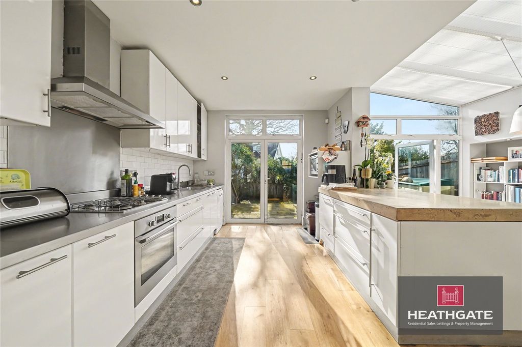 Property photo 3 of 11 Picture-No-10-127