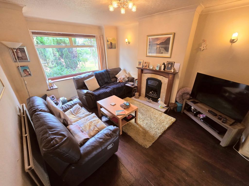 Property photo 2 of 16 Lounge