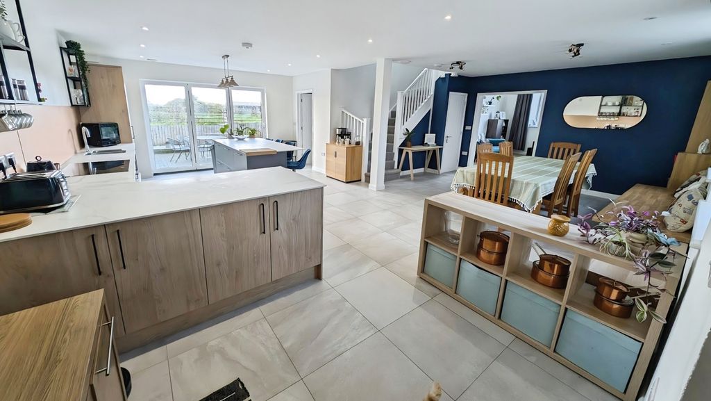 Property photo 2 of 29 Pbox-Img.Jpg