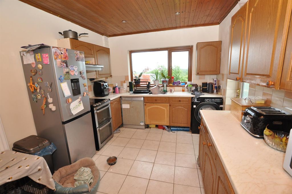 Property photo 3 of 12 Kitchen