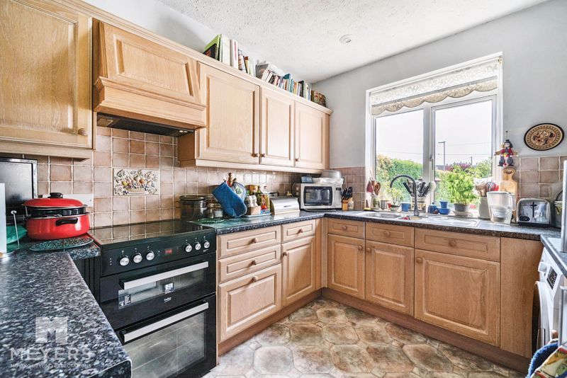 Property photo 3 of 19 Photo 12