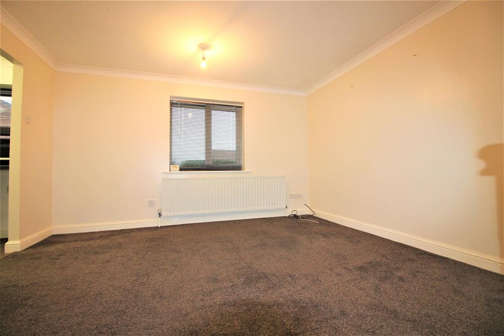 Property photo 3 of 5 3 - Living Room.Jpg
