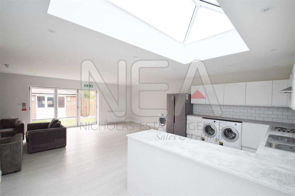 Property photo 3 of 9 Kitchen/Living Room