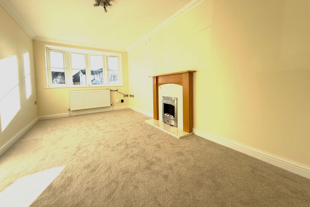 Property photo 3 of 17 Gallery