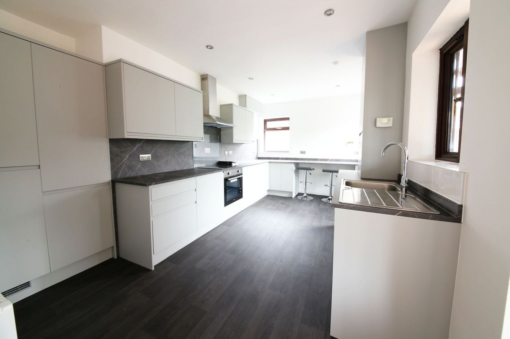 Property photo 3 of 13 Kitchen