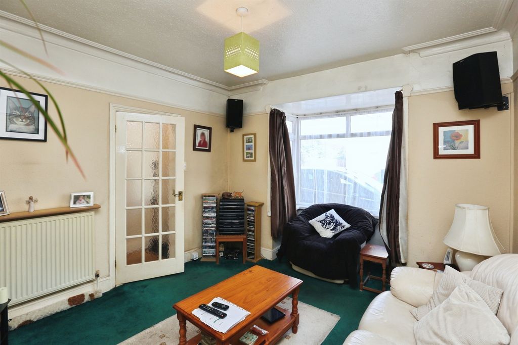 Property photo 3 of 12