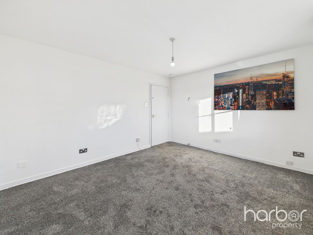 Property photo 3 of 14 4675796