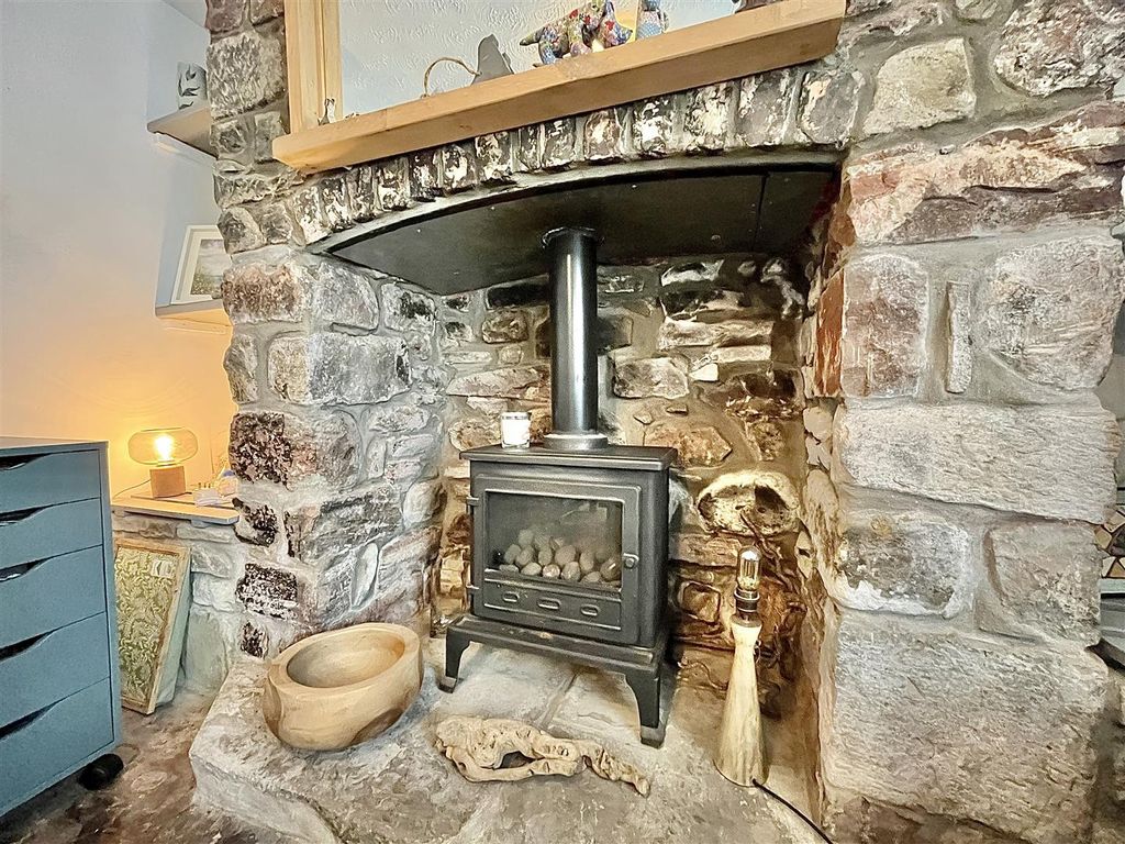 Property photo 3 of 28