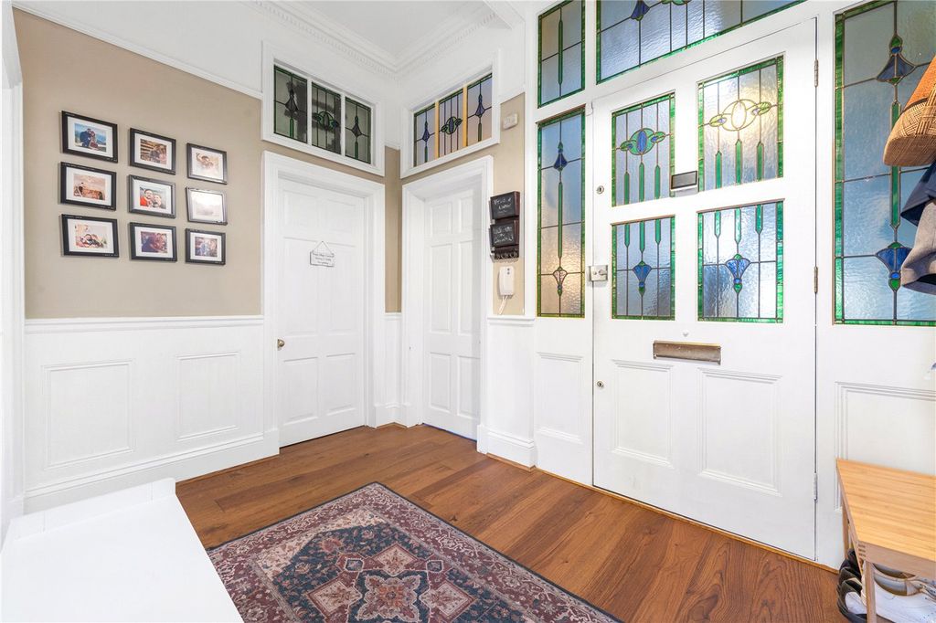 Property photo 2 of 16 Hallway/Entrance