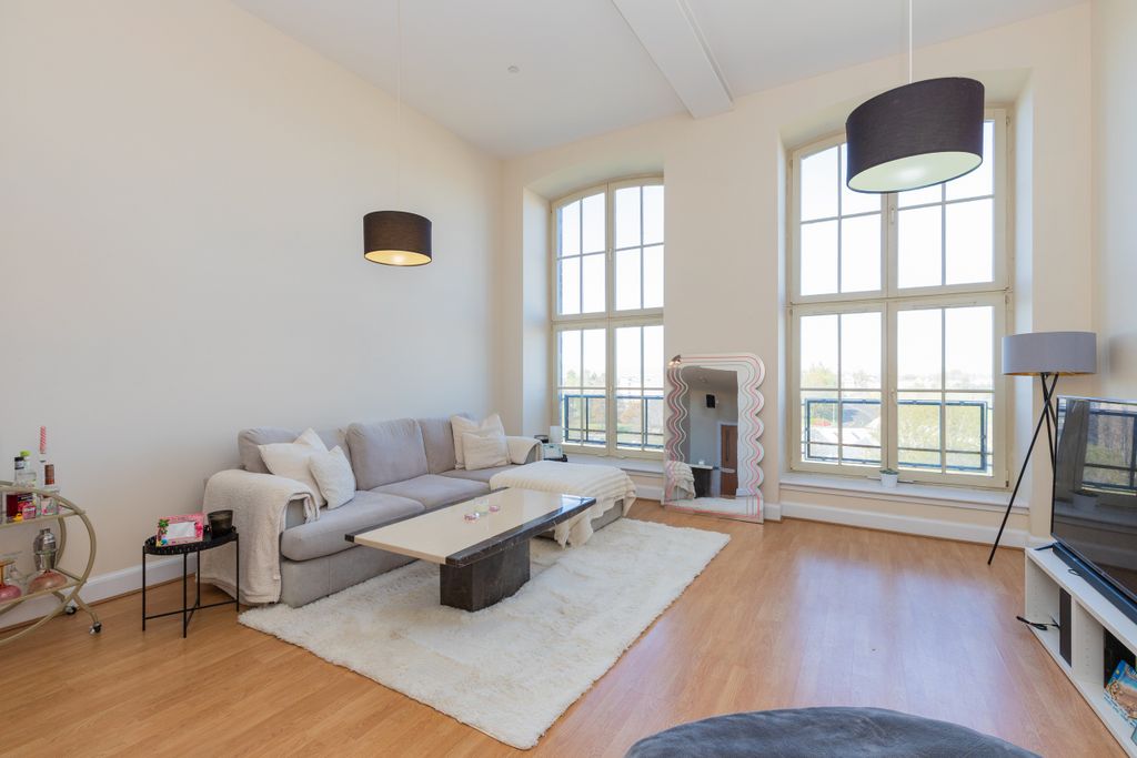 Property photo 3 of 26 No 7 Thread Street Paisley, Pa1 1Jr 1L-19
