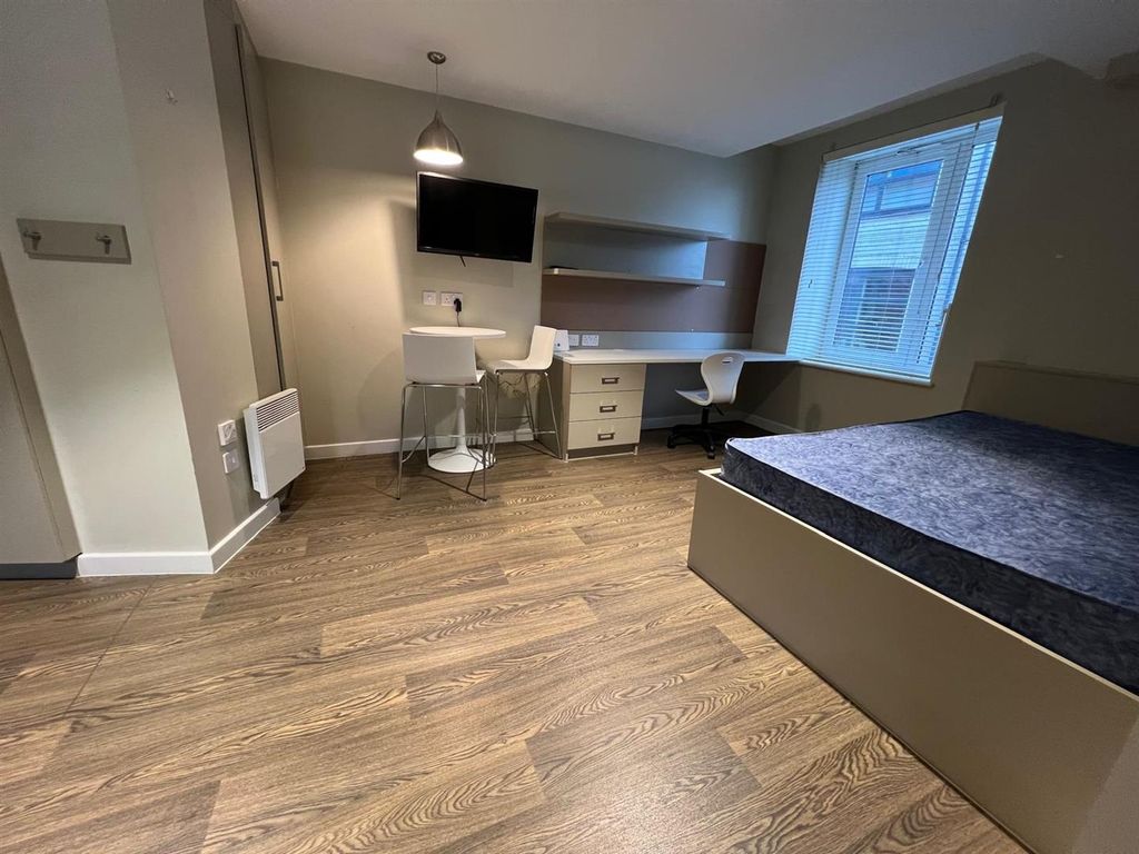 Property photo 2 of 4 121 Full Room . Jpg.Jpg