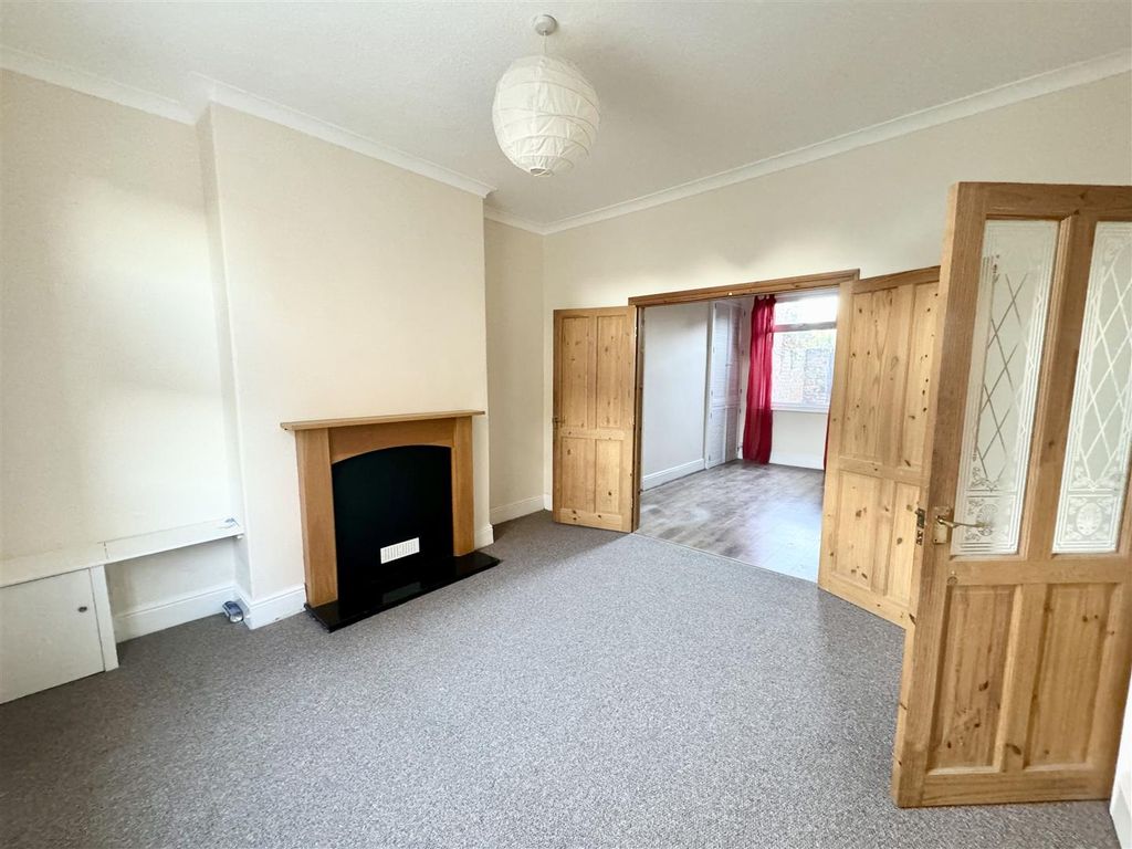 Property photo 2 of 8 Lounge