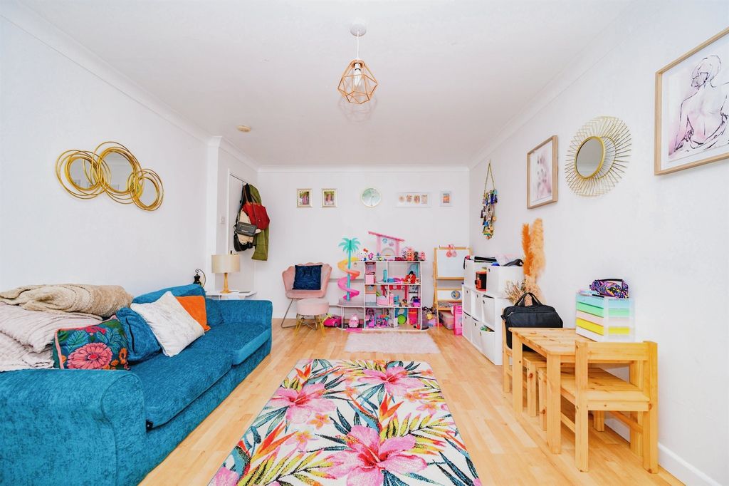 Property photo 3 of 7 Image