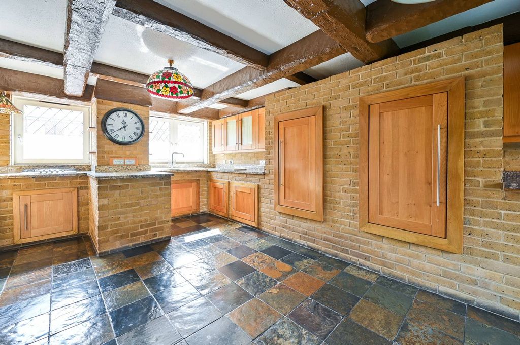 Property photo 1 of 24