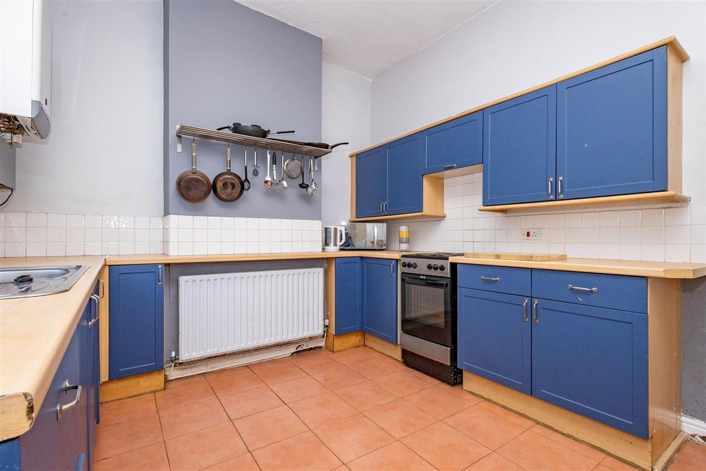 Property photo 3 of 16 Kitchen