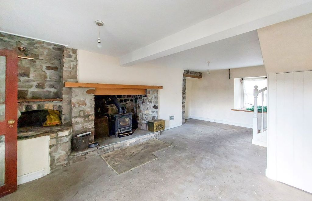 Property photo 3 of 12