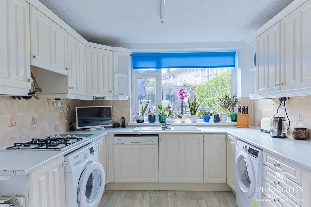 Property photo 3 of 13 5381633
