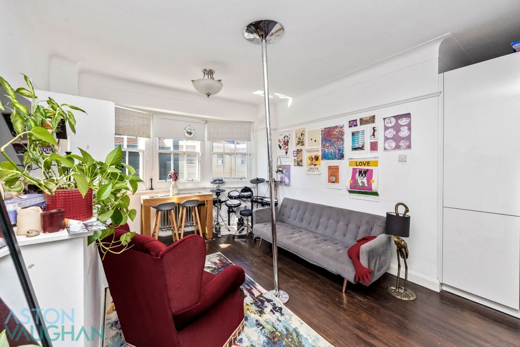 Property photo 3 of 14 4622812