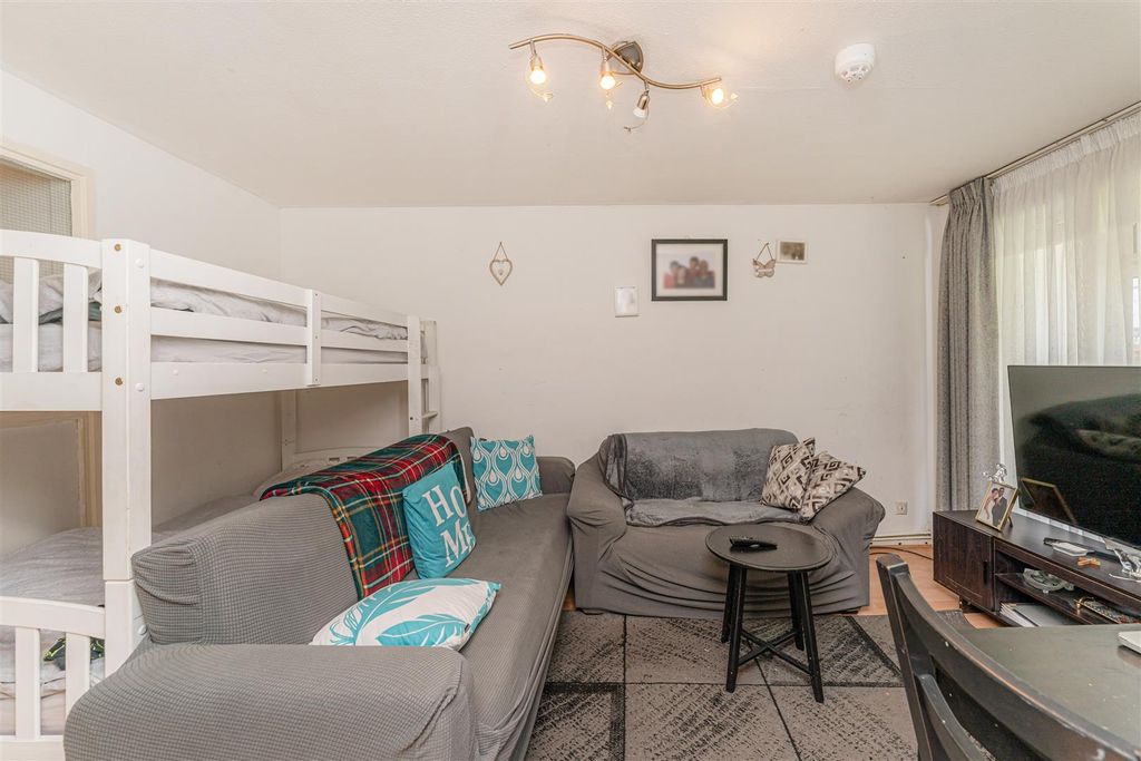 Property photo 3 of 14 Living Room