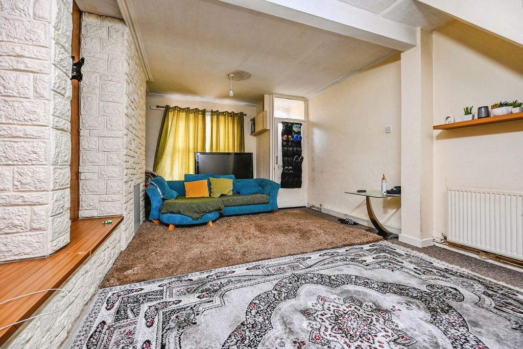 Property photo 3 of 17 Photo