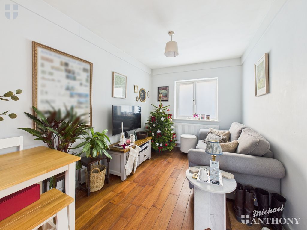 Property photo 2 of 14 Cam03852G0-Pr0501-Still002