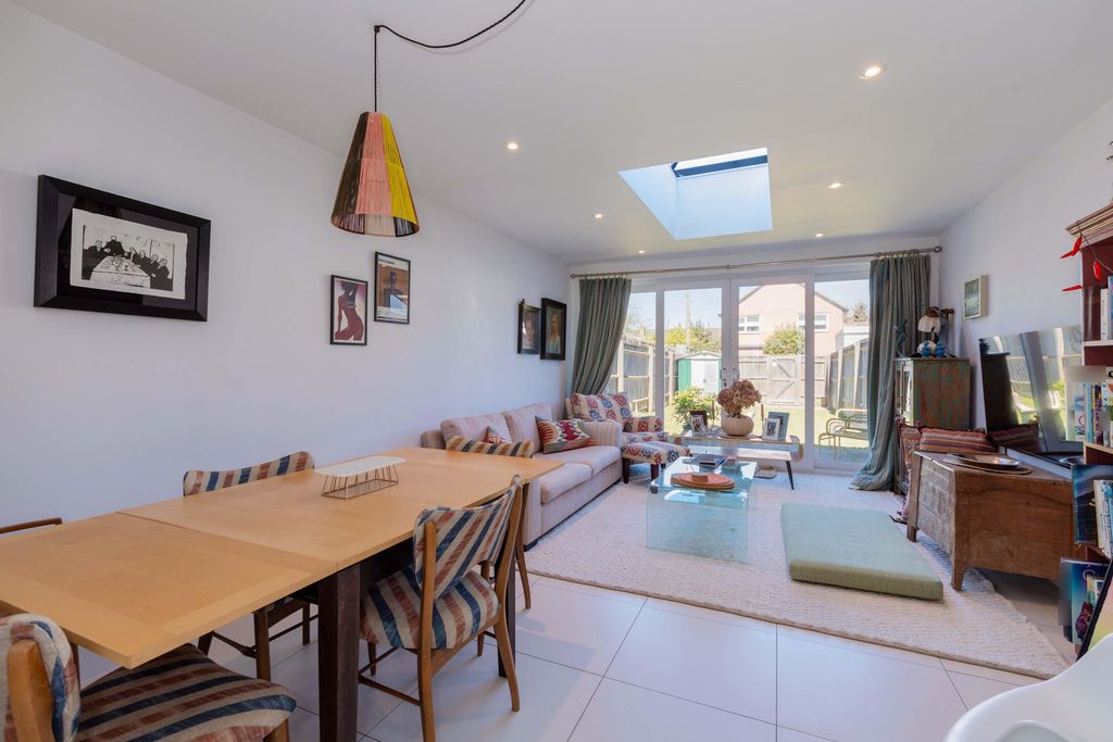 Property photo 2 of 16 Photo 1