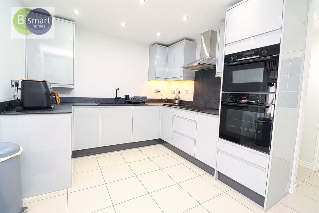 Property photo 2 of 20 Img_3696